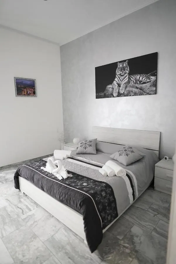 Central Luxury Apartment Katania 0*,