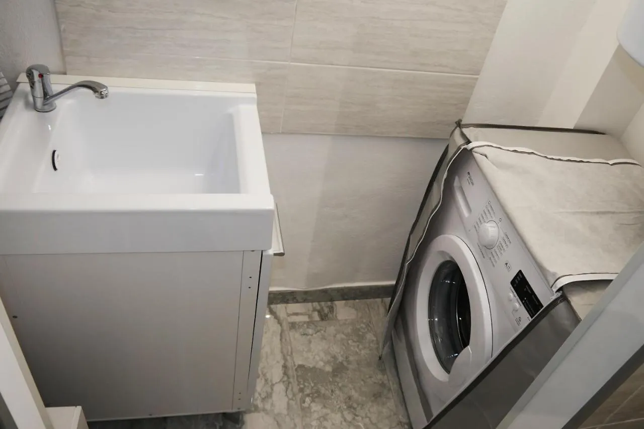 Central Luxury Apartment Katania
